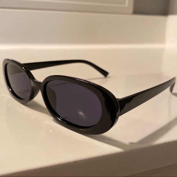 Black Oval Sunglasses - Picture 5 of 6